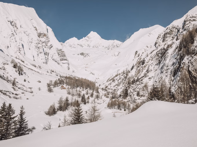 Blick auf Winterlandschaft mit Großglockner
