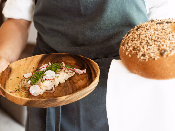 Selbstgebackenes Brot und Graukasteller