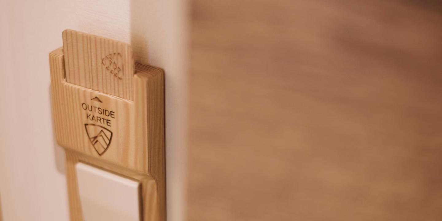 Zimmerkarte aus Holz