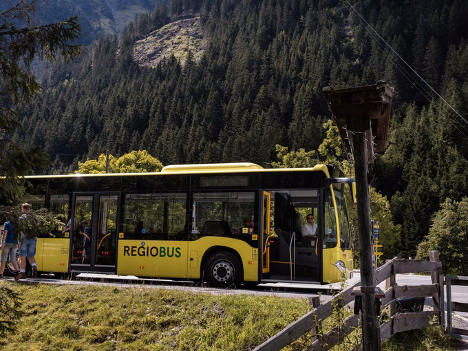 VVT-Bus an Haltestelle